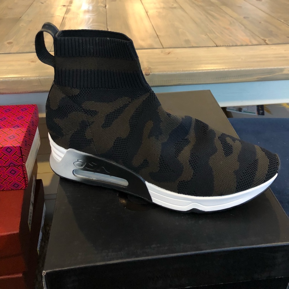 Brand.New Camo “ASH” kicks!